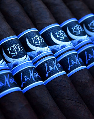 La Flor Dominicana La Nox Toro